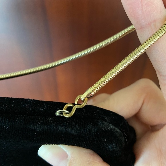 Stunning Black Velvet Vintage Evening Bag with Gold chain Handle & Kisslock Top - Picture 7 of 12